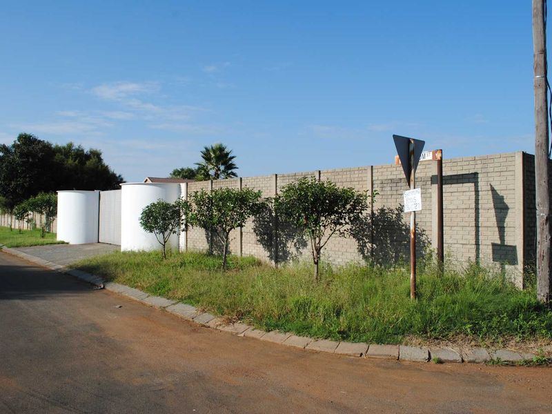 Fully walled this large, Spacious stand. Let your imagine go. - Photo 2