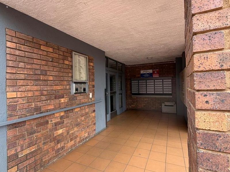 Spacious 3-Bedroom Apartment in Rietfontein for Sale - Photo 4