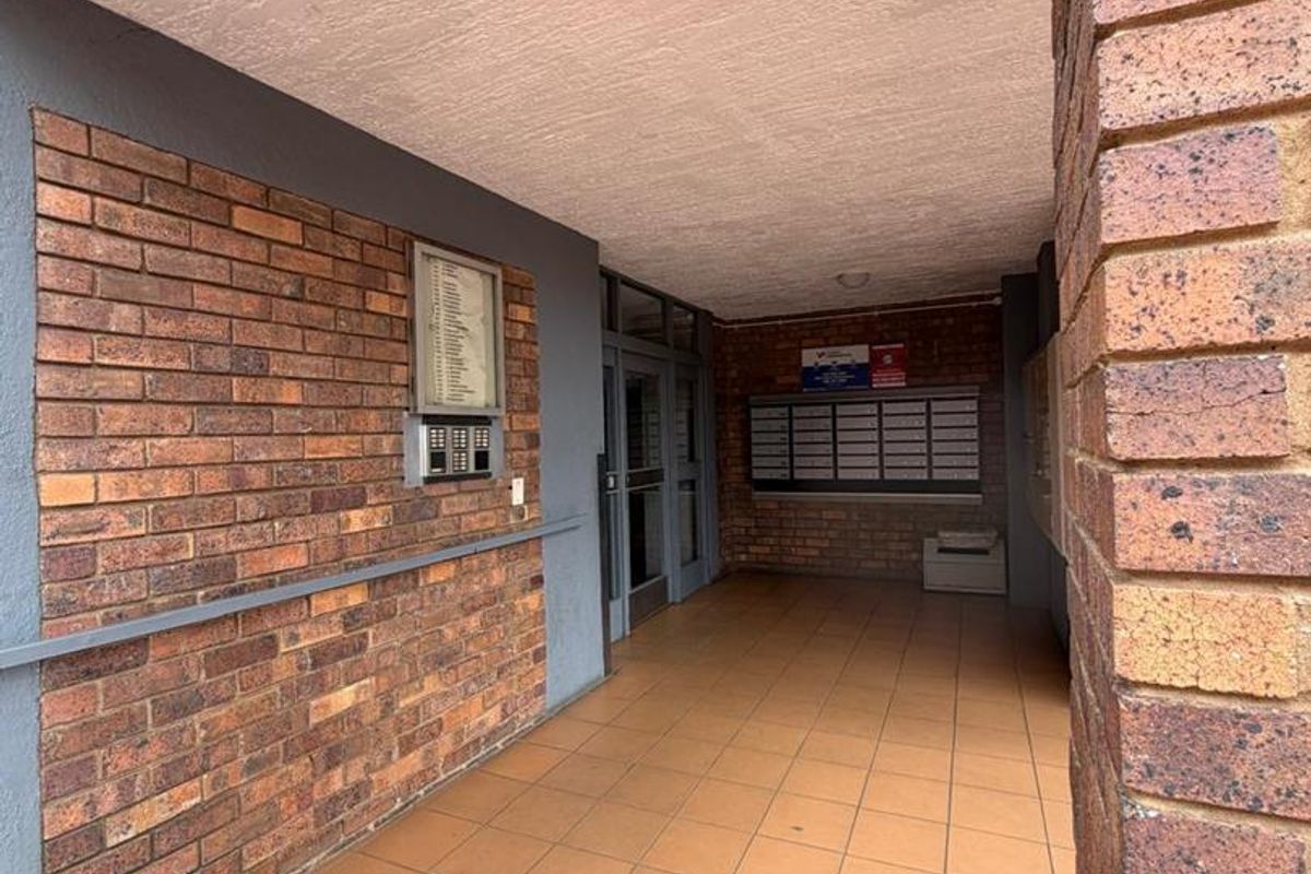 Spacious 3-Bedroom Apartment in Rietfontein for Sale - Photo 4