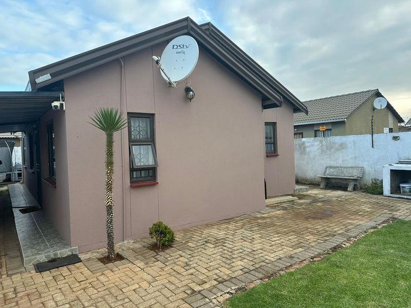 Imagine Coming Home To This Gorgeous 3 Bedroom Home in Protea Glen EXT 34!! - Photo 5
