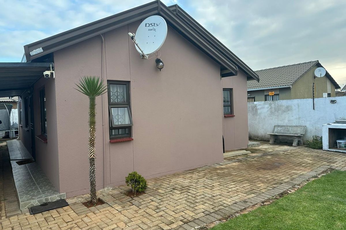 Imagine Coming Home To This Gorgeous 3 Bedroom Home in Protea Glen EXT 34!! - Photo 5