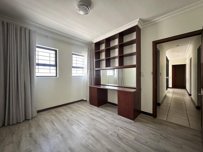 Very Secure 4 Bedroom Home For Rent In Morningside, Sandton - Photo 8