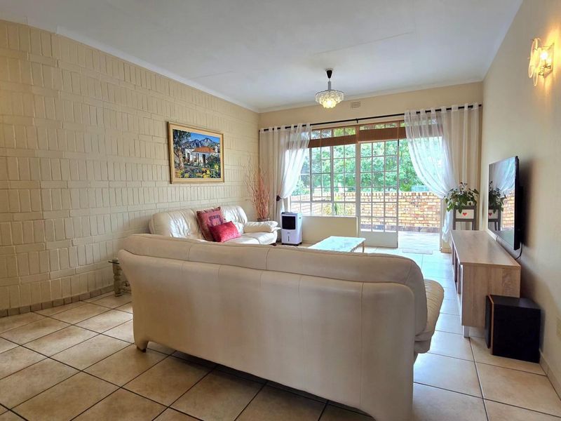 4 Bedroom Townhouse / Penthouse for Sale in Randhart - Photo 8