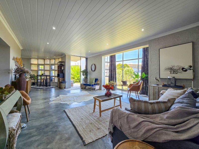 Stunning home with river view for sale in Stilbaai-Wes. - Photo 8