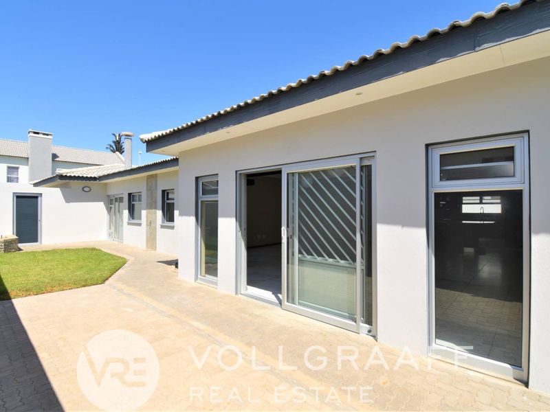 Spacious Family Home To Rent - Available 1 August 2026 - Photo 2