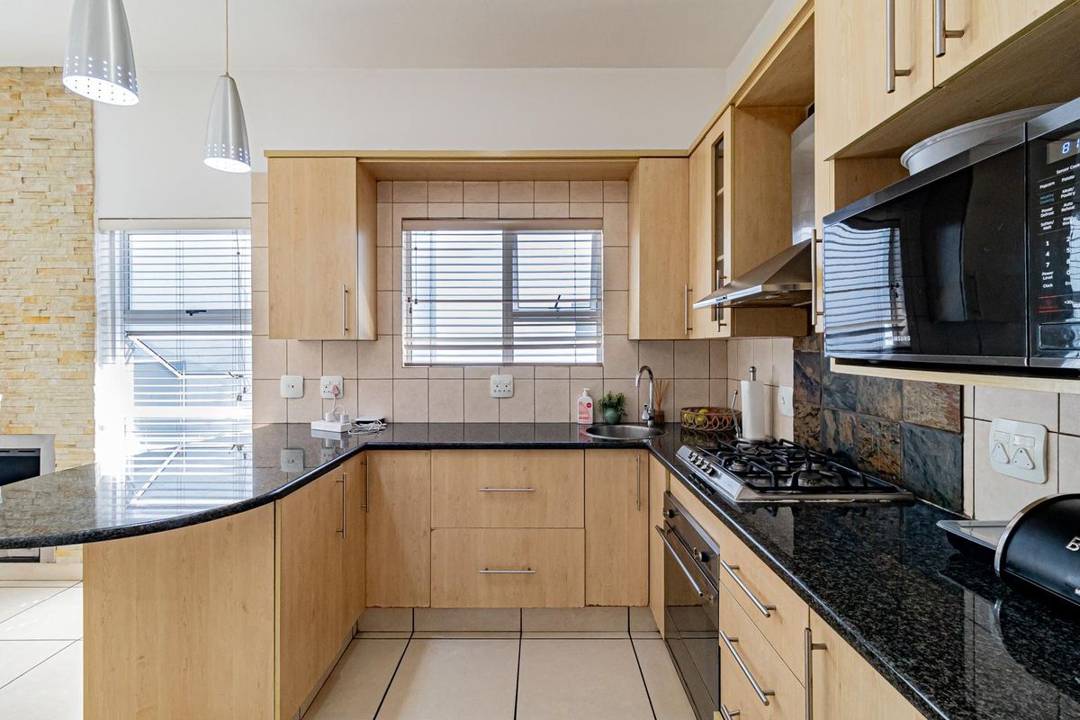 Modern Luxury Meets Secure Estate Living in the Heart of Ferndale - Photo 2