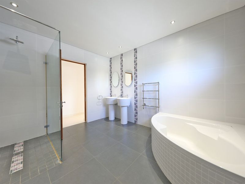 5 Bedroom house in Baronetcy Estate, Plattekloof - Photo 10