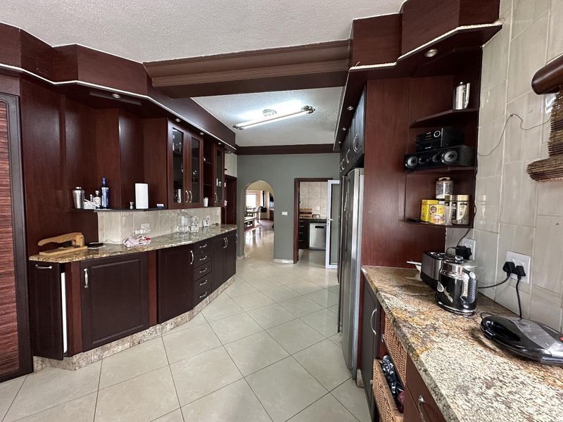 SPACIOUS 4 BEDROOM HOME WITH FLATLET AND GARDEN FOR RENT, SWAKOPMUND, VINETA - Photo 5