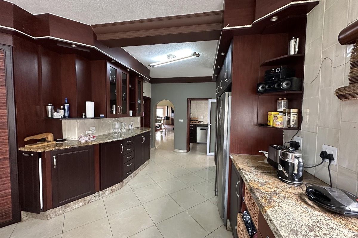 SPACIOUS 4 BEDROOM HOME WITH FLATLET AND GARDEN FOR RENT, SWAKOPMUND, VINETA - Photo 5