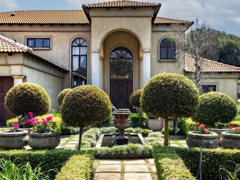 Palatial Estate of Distinction - Photo 3