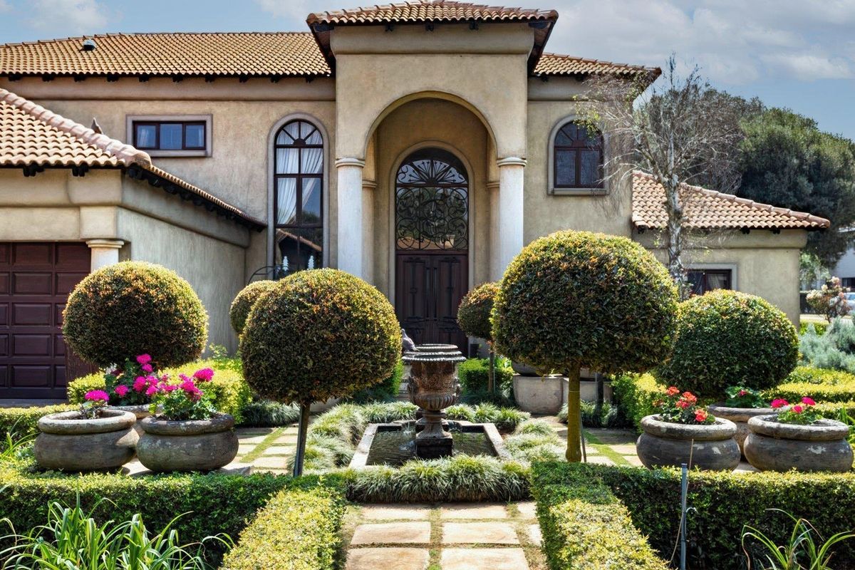 Palatial Estate of Distinction - Photo 3