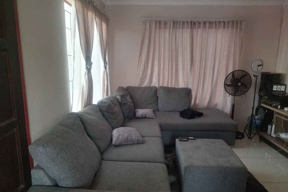 2 bedrooms house for sale in Soshanguve VV - Photo 5