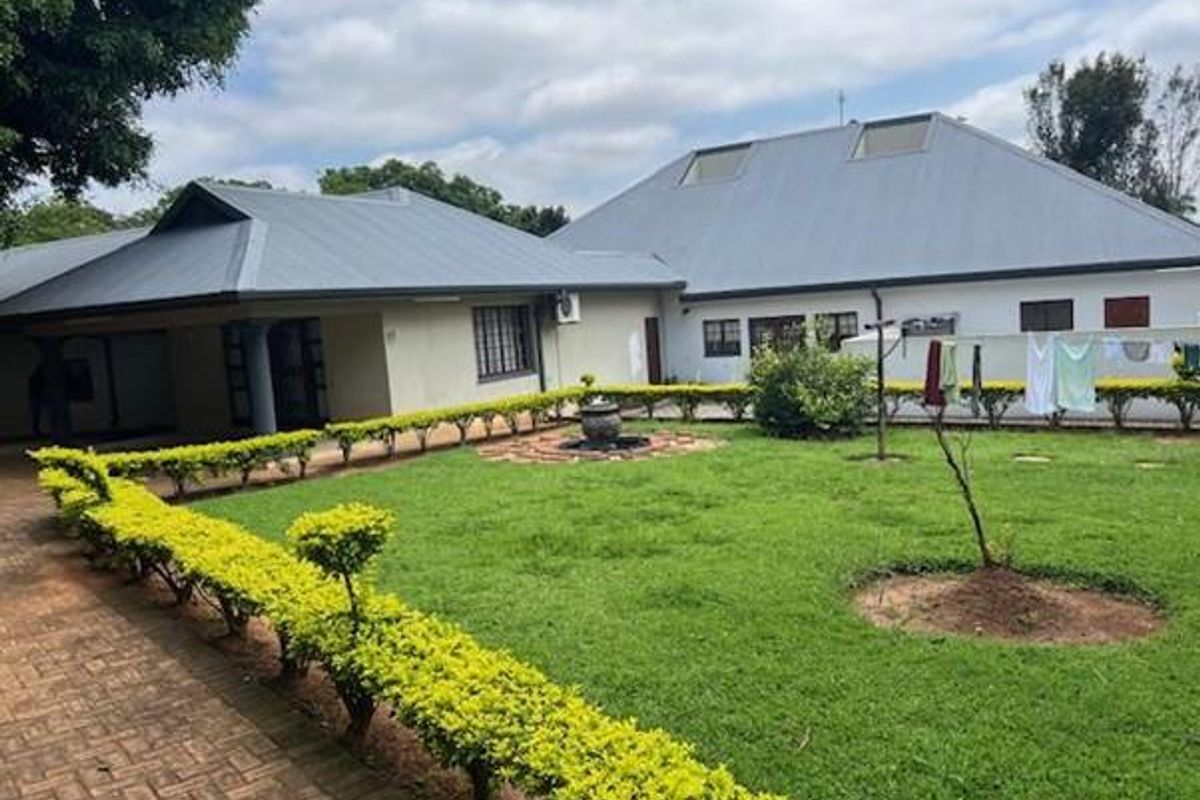 Large Semi-Double Storey Residential Dwelling - Photo 3
