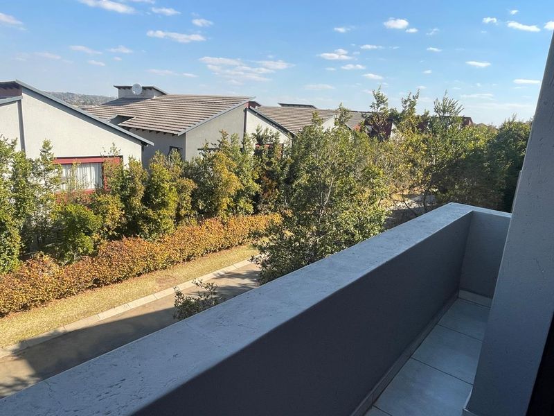Elegant 3-Bedroom Family Home in the Heart of Craigavon, Sandton - Photo 7