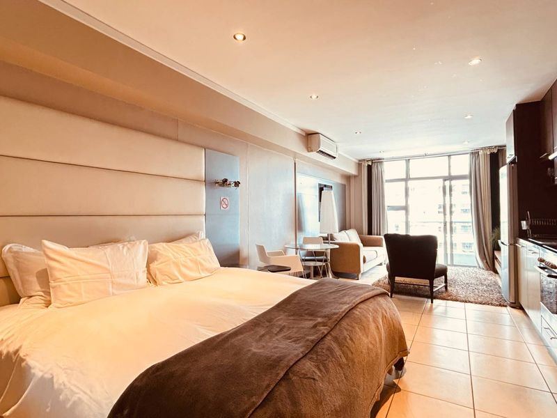 Perfectly positioned in the heart of Cape Town’s vibrant CBD - Photo 2