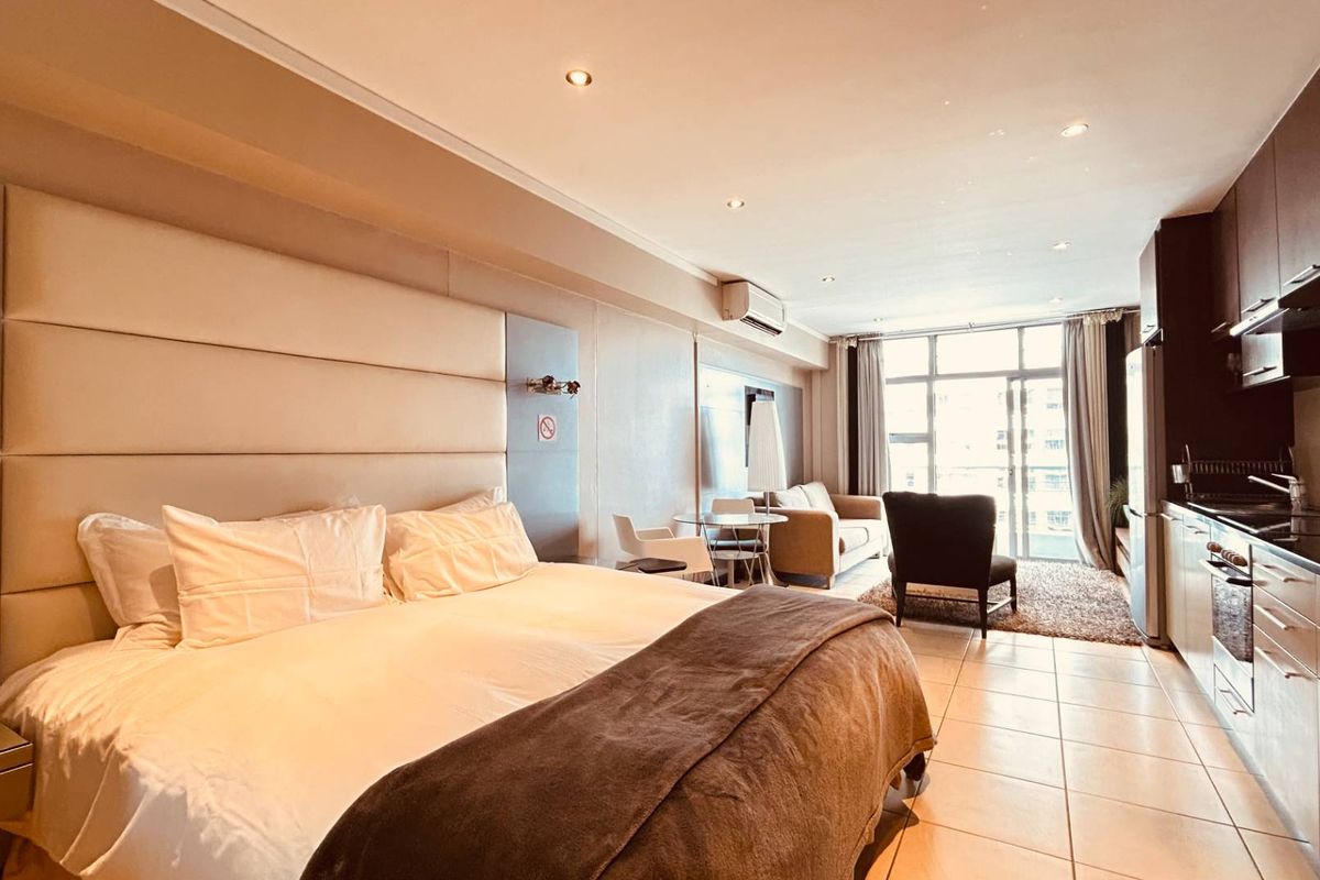 Perfectly positioned in the heart of Cape Town’s vibrant CBD - Photo 2