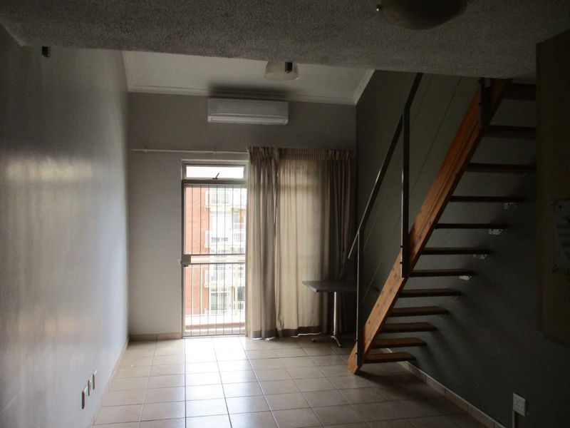 Hillcrest Boulevard, 1 Bedroom Loft for sale - Photo 2