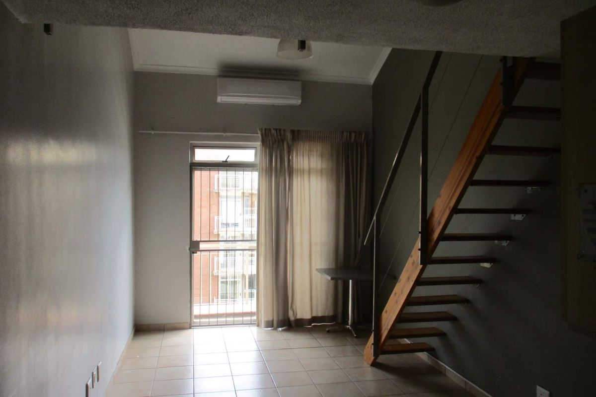 Hillcrest Boulevard, 1 Bedroom Loft for sale - Photo 2