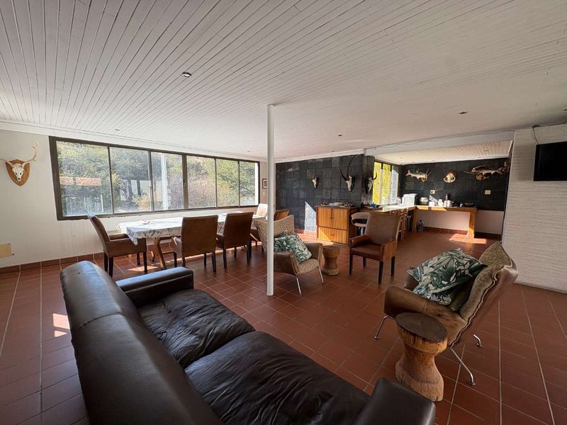 Spacious Family Home with Flatlet, Office & Entertainment Area – Ludwigsdorf - Photo 9