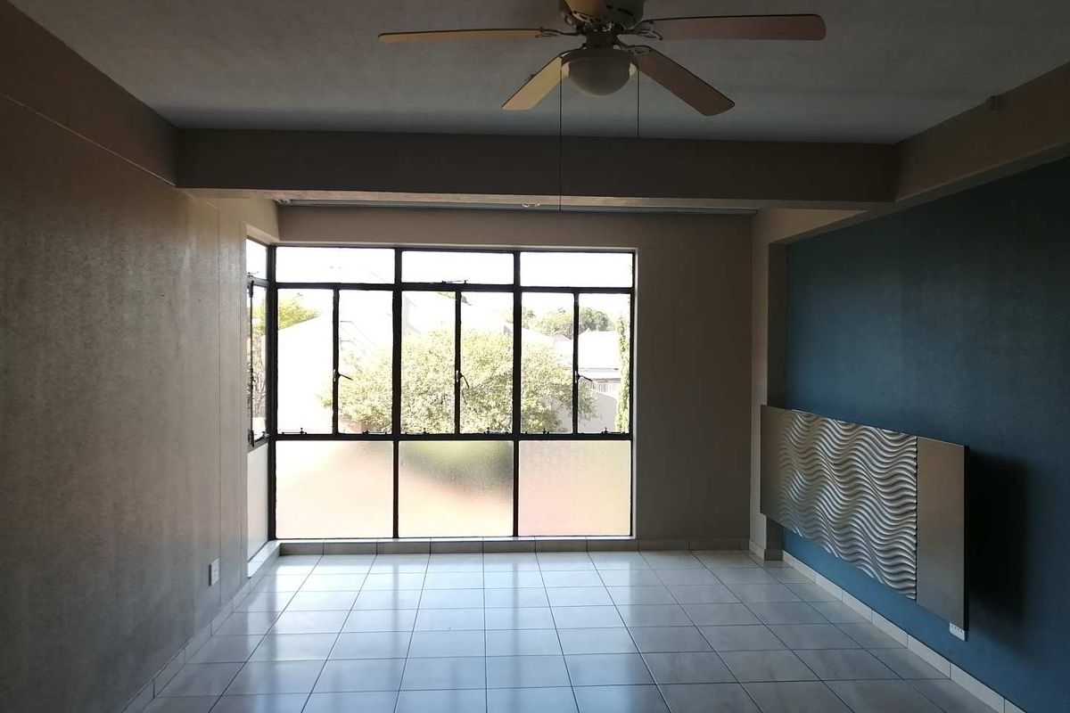 Lantana, Bachelor unit to rent - Photo 2
