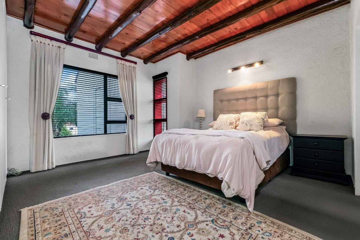 3 BEDROOM LOFT APARTNENT FOR SALE IN MORNINGSIDE!! - Photo 5