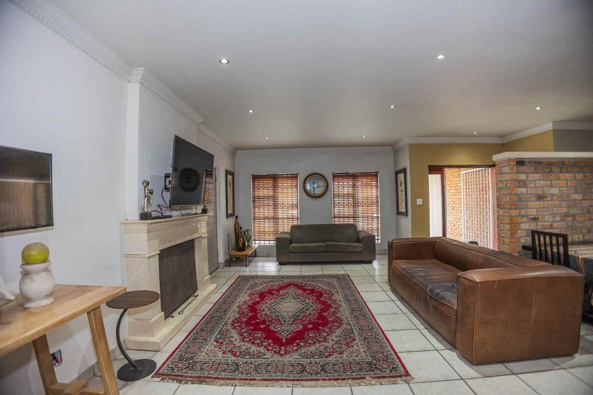 3 Bedroom House, Brackenfell - Photo 2