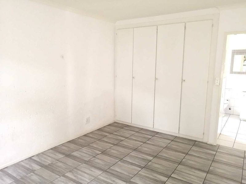 Lovely Unfurnished Unit in sought after Complex in Morningside - Photo 8