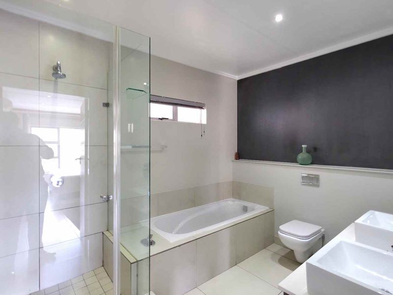 Stylish, Location Perfect, Executive 2 Bedroom Furnished Sandton Apartment - Photo 10