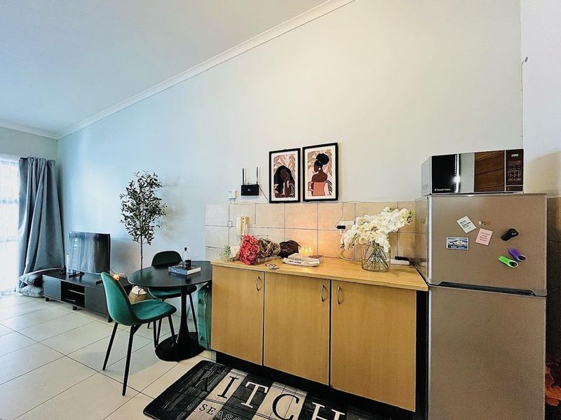 Invest in Milpark: Secure, Convenient & Connected Living - Photo 3