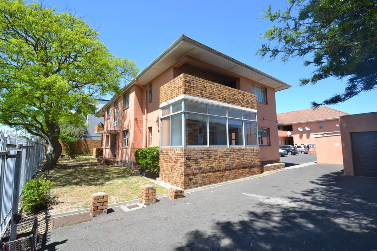 Ripe for renovation! Apartment in Rugby Neighborhood - Photo 3