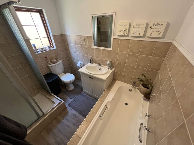 Move-In Ready 2-Bedroom Garden Unit in Sought-After Complex - Photo 9