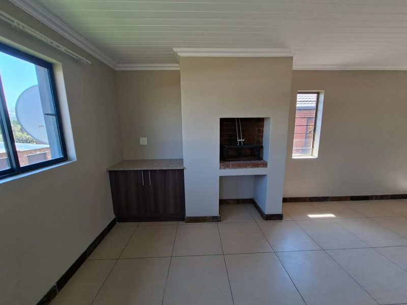 2 Bedroom Apartment To Let - Photo 4