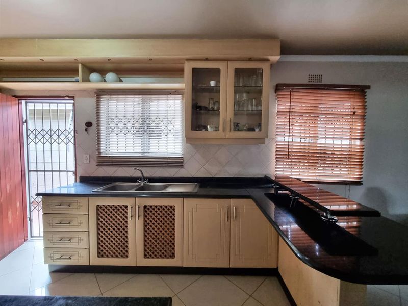 Welcome to Your Dream Family Home in Rainham, Phoenix! - Photo 10