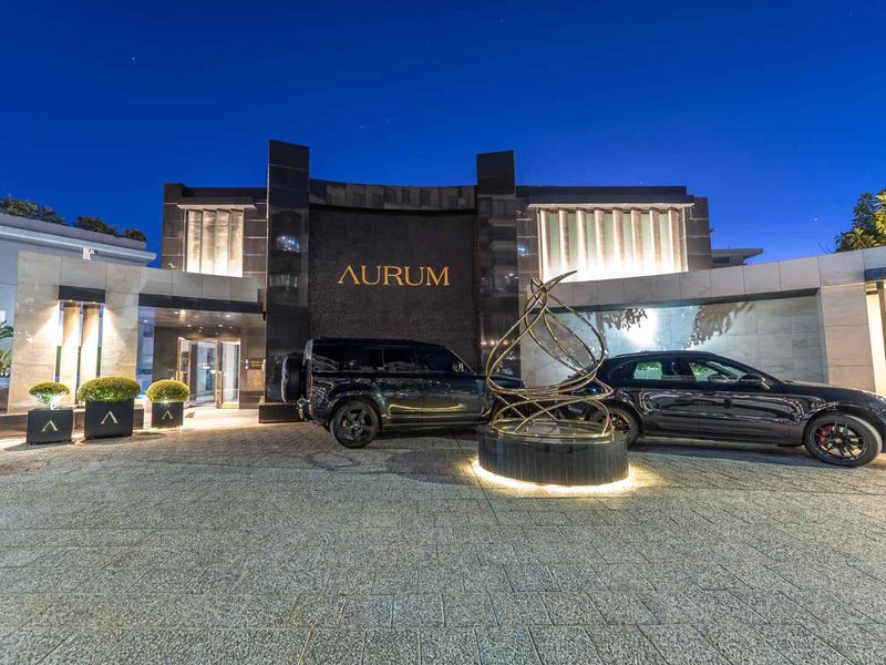 Exceptional Oceanfront Penthouse in Bantry Bay - Photo 4