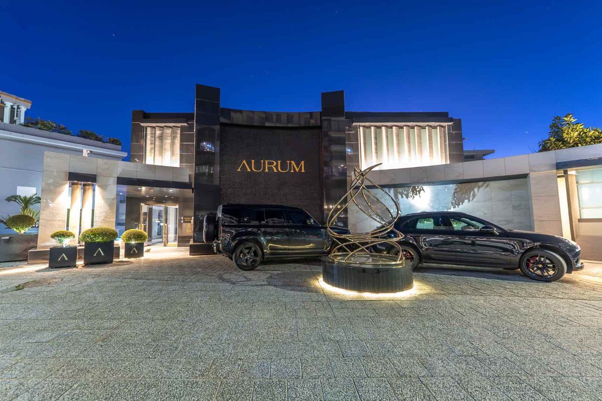 Exceptional Oceanfront Penthouse in Bantry Bay - Photo 4