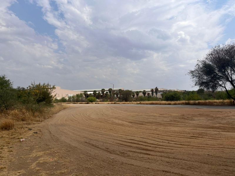 Large Warehouse To Let - Photo 5