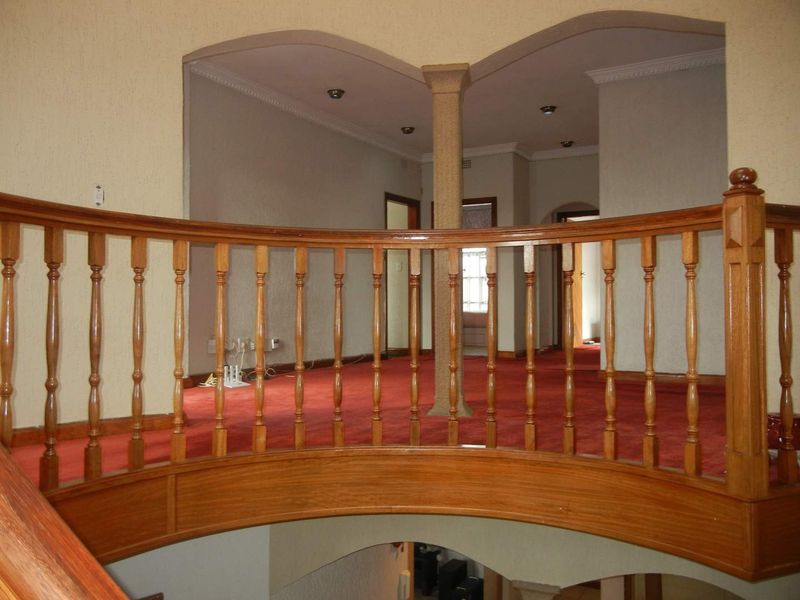 Breathtaking Double-Storey Located in Marlboro. - Photo 7