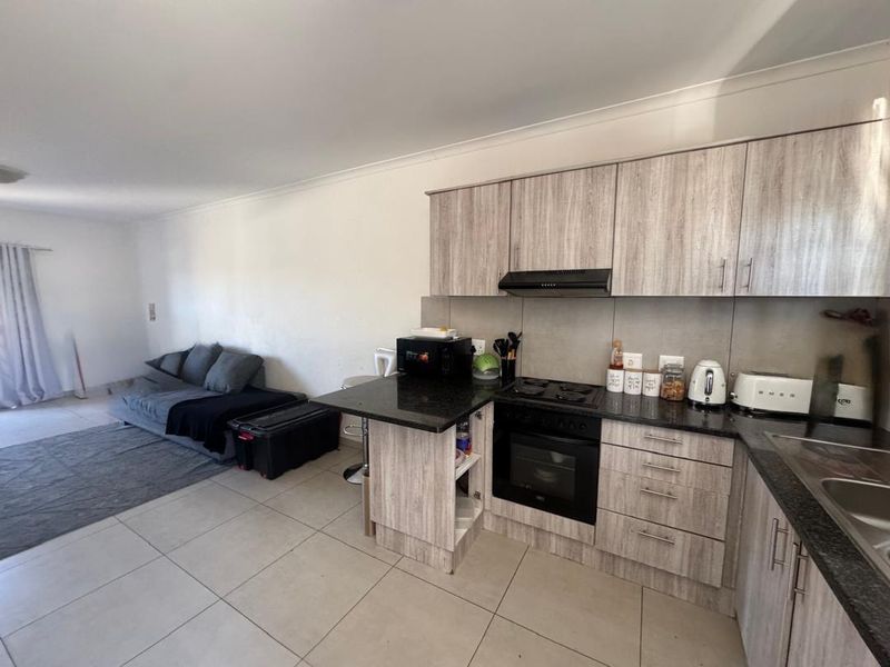 2 Bedroom Townhouse For Sale in Rocky Crest - Photo 5