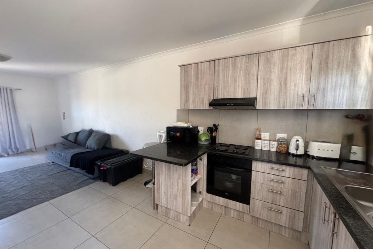 2 Bedroom Townhouse For Sale in Rocky Crest - Photo 5