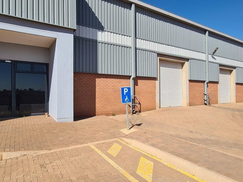 1315/m2 Olifantsfontein Warehouse To Let - Photo 2