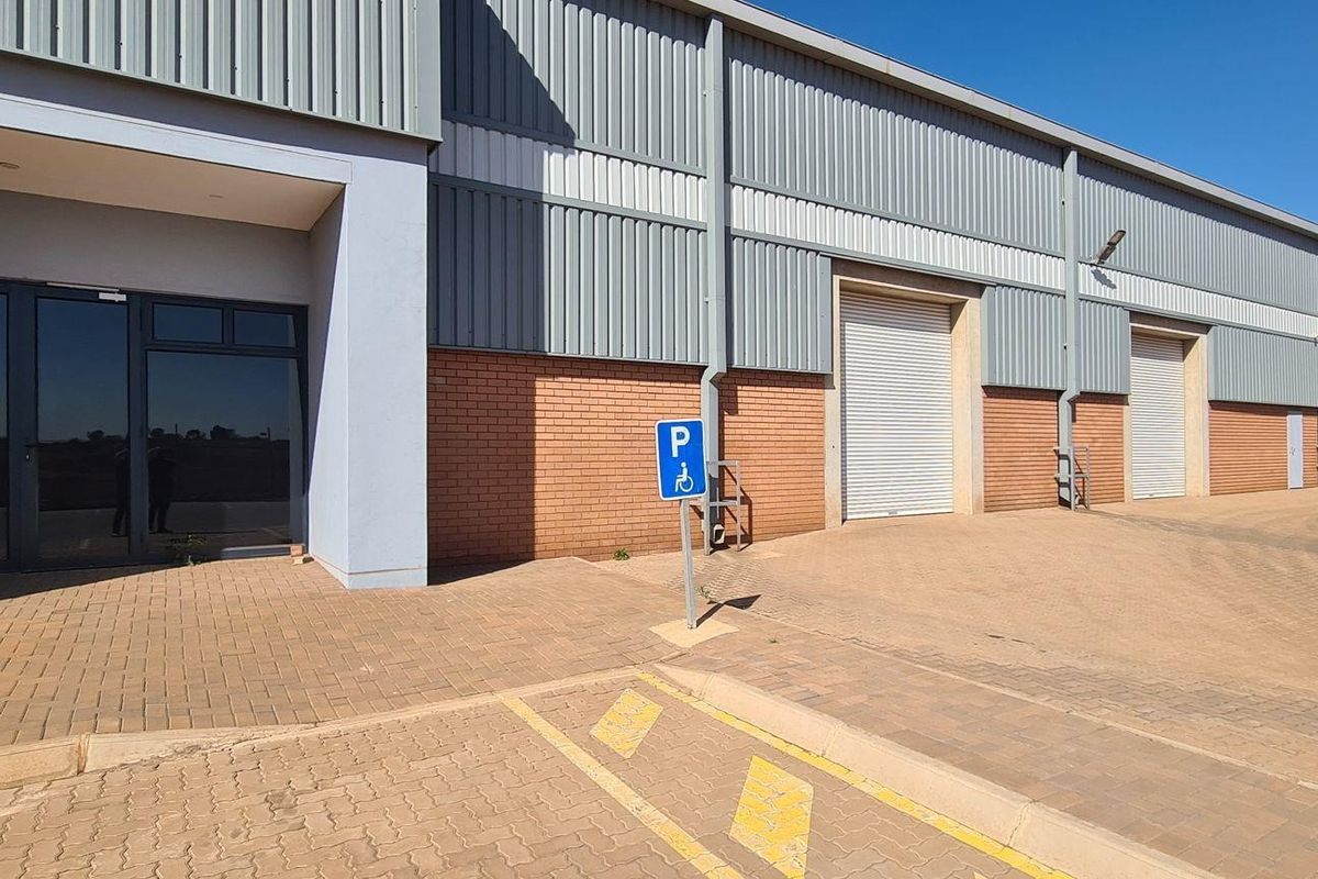 1315/m2 Olifantsfontein Warehouse To Let - Photo 2