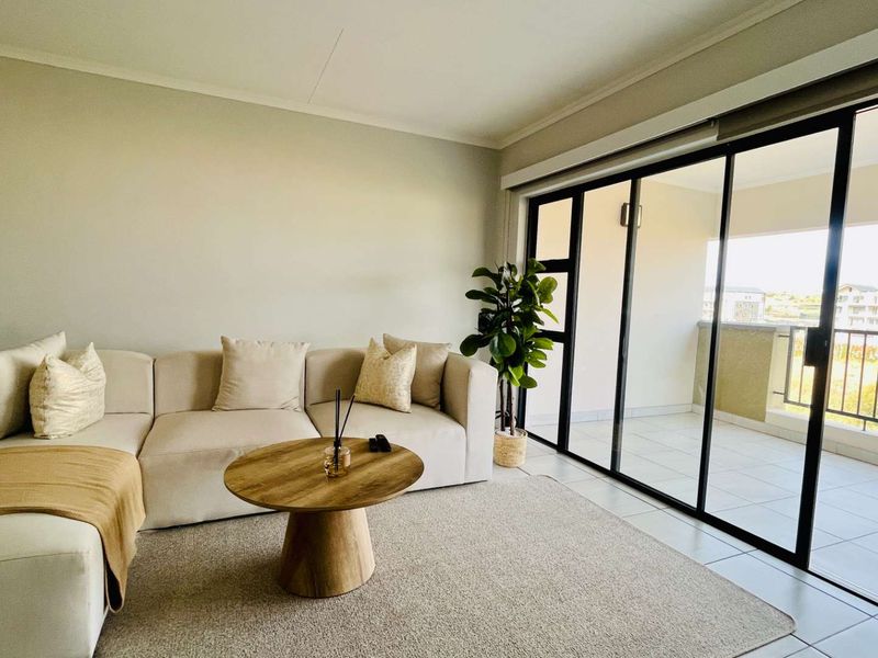 Immaculate 1 Bedroom modern apartment for sale in Waterfall - Photo 2