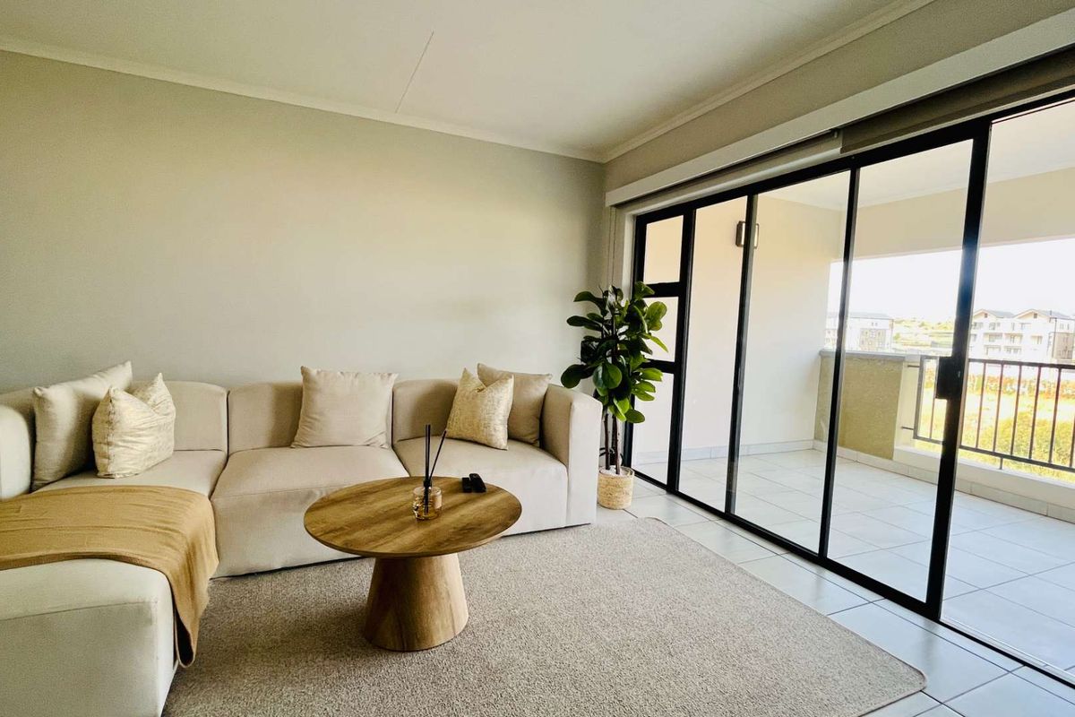 Immaculate 1 Bedroom modern apartment for sale in Waterfall - Photo 2
