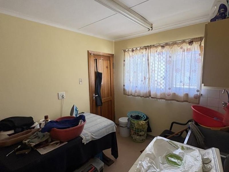 3 Bedrooms House For Sale - Photo 10