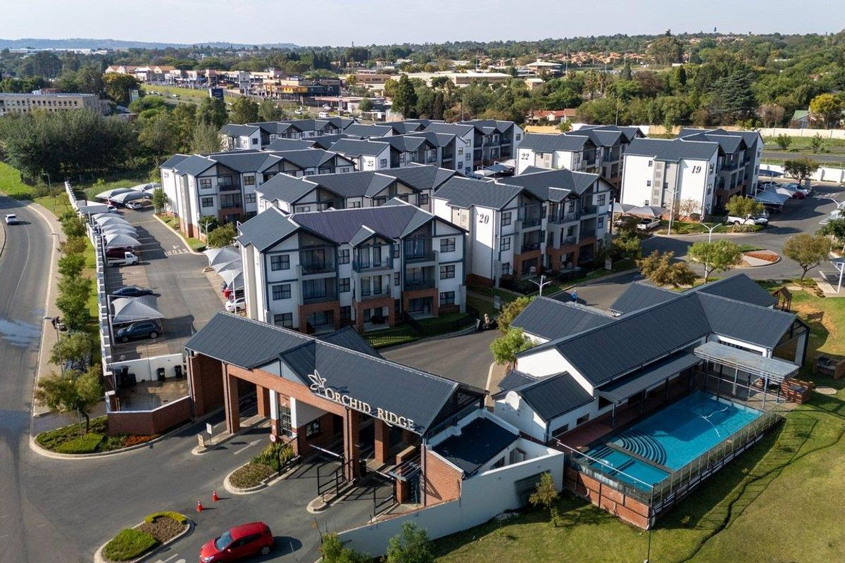 Orchid Ridge: Perfect 1-Bedroom with Balcony Views - Photo 2