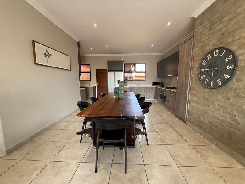 Modern iQ Marula 3-Bedroom Single-Level Townhouse with Spacious Layout and Double Garage - Photo 7