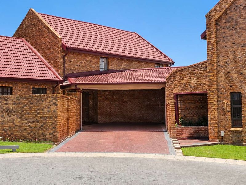 Secure, spasious and designed for modern living - Photo 1