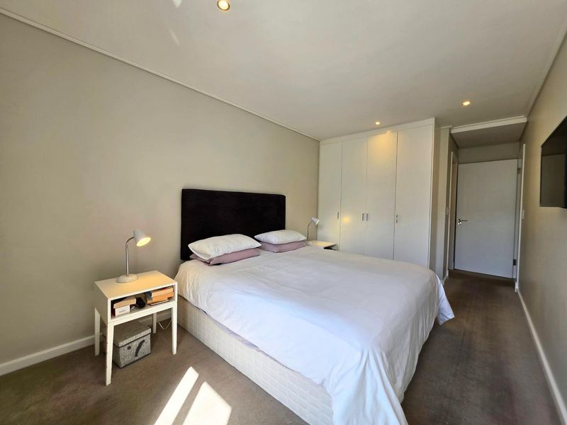 Modern 2-Bedroom Apartment with Magnificent Mountain Views - Photo 9