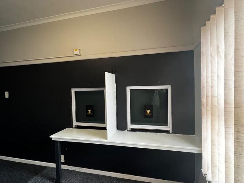 Business space to let in sort after Newton Park - Photo 2