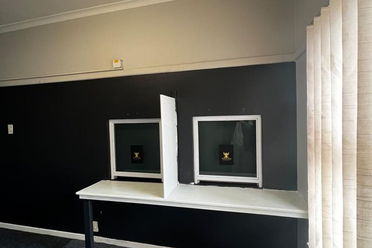 Business space to let in sort after Newton Park - Photo 2